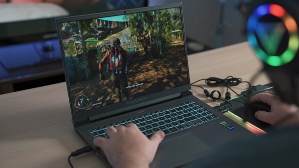 Quels sont les paramètres à ajuster dans le BIOS pour optimiser le démarrage d'un PC de gaming?